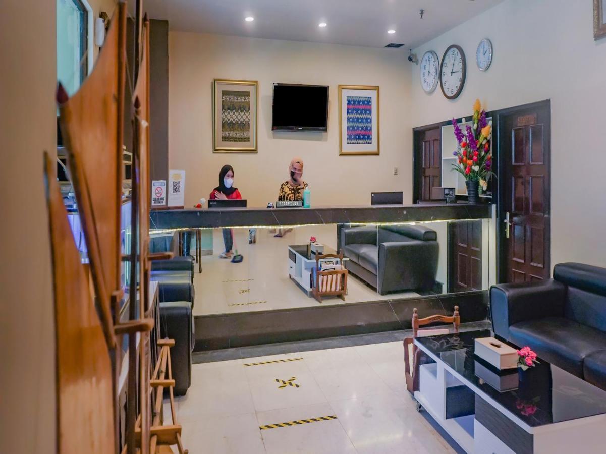 OYO 3967 Hotel Pantai Wisata Makassar Exterior foto
